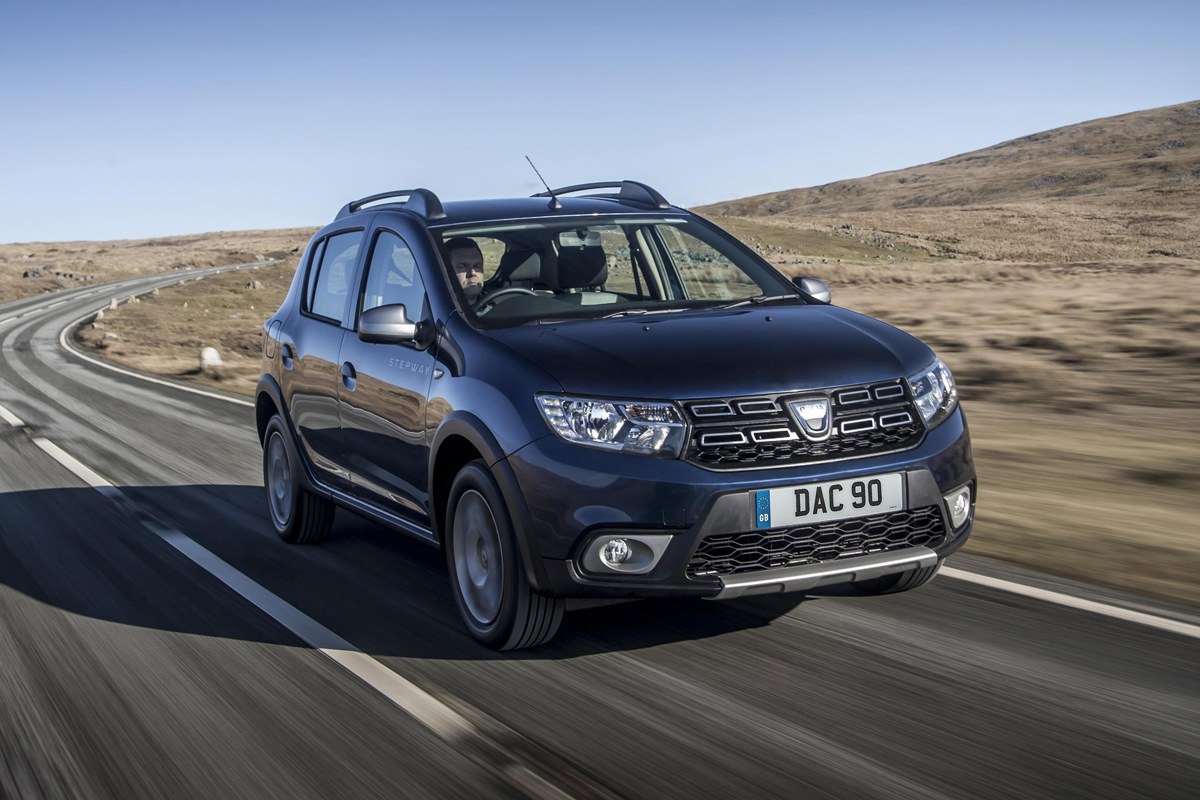 Водительский резиновый коврик Dacia Sandero Stepway 2013- (1004054 ПЛ)